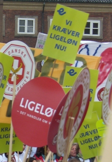 Sundhedskartellet demonstrerer foran Christiansborg