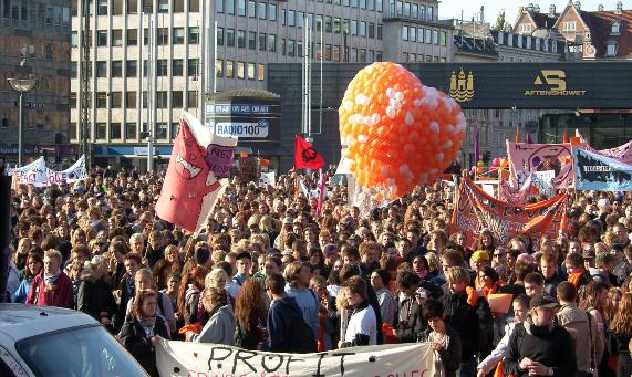 Fra elevprotesterne ved folketingets åbniung 6. oktober Rådhuspladsen i København
