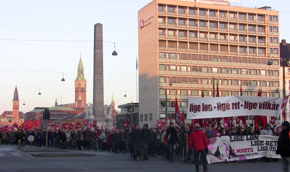 8. marts demo'en 2010 ved Frihedsstøtten