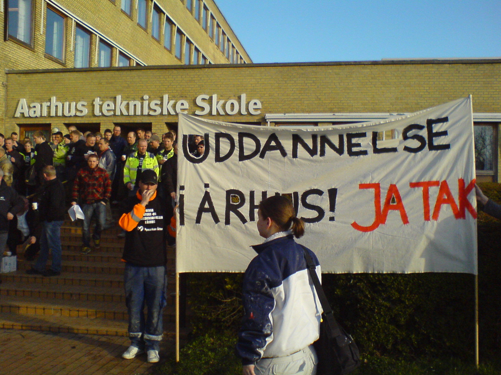Frustrerede lærlinge protesterer Århus Tekniske Skole