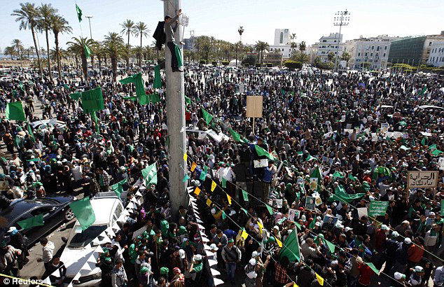 1 million libyere demonstrerede i Tripolis  den 1. juli 2011 mod NATO's krig og 'NATO-oprørerne' til støtte for Gaddafi
