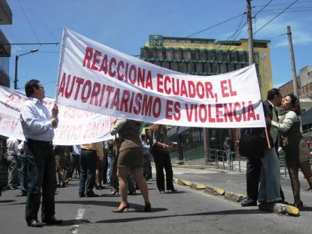 Protester mod det autoritære Correa-regimer 30. september 2010 - Indymedia Ecuador