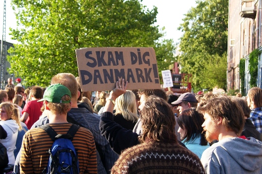 Vrede, harme og skam over det officielle Danmark prægede demonstrationen