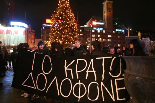 Græsk solidaritetsbanner på Rådhuspladsen