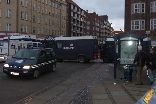 Politiafspærring ved Christiuanshavns Torv 12. december: En blok i demonstrationen afspærres og massearresteres