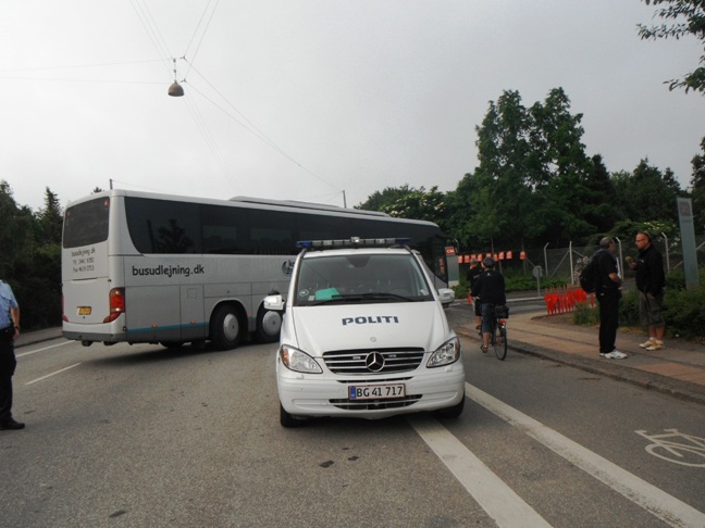CSC: Skruebrækkerbus med politieskorte
