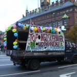 Stop nedkæringerne! Flere hænder! Mere i løn!