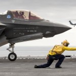 Nye krigsfly for milliarder mens sociale nedskæringer raserer