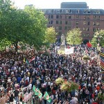 Manchester: Massedemonstration kræver Blairs afgang