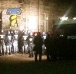 Politi bruger hunde, vandkanon og tåregas på Christiania