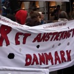 Bedsteforældre demonstrerer for menneskelighed
