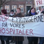 2. marts: Demonstration mod fyringer og udsultning af sundhedsvæsenet