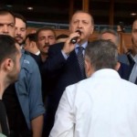 Oberstkupforsøg i Tyrkiet slår fejl: Den autoritære Erdogan stadig ved magten