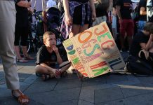 Klassekampen for børns plads i samfundet starter fra det er spæd