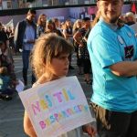 Ny folkelig bevægelse på fremmarch: Nedskærings- og krigspolitikere! Nu stopper festen!