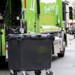 Skraldemændene i Vejle fortsatte tirsdag strejken for genansættelse af kollega