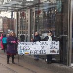 Flyer-aktion ved våbenindustriens konference: Våbenhandel skal ikke fejres – det skal forbydes!