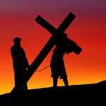 Kapitalens påskebudskab: Korsfæst!