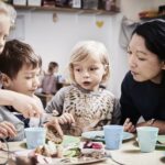 Genåbningen af skoler og daginstitutioner efter påske giver voldsomme problemer for lærere, pædagoger og forældre