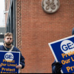 Arbejdere hos General Electric i strejkeaktion med kravet: Omlæg produktionen til hospitalsudstyr