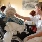 Vrede over utålelige arbejdsvilkår for SOSU-hjælperne