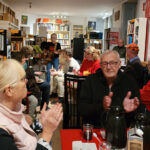 Gløgg, juletilbud og politik i Oktoberbutikken