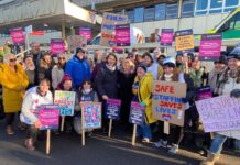 Britiske sygeplejersker fortsætter punktstrejker for bedre løn og flere ansatte mens regeringen nægter at forhandle