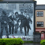 Krigshøge hykler hyldest til nordirlands fredsaftale