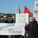 Regeringens charmeoffensiv mødt af vrede demonstranter