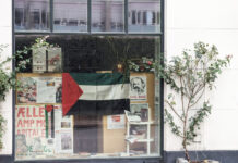 Hærværk mod Oktober Bogbutikkerne i København og Odense