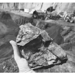 Multinationale selskaber udnytter vores rigdomme og lader folk sulte