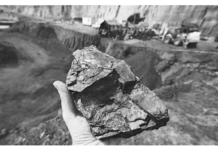 Multinationale selskaber udnytter vores rigdomme og lader folk sulte