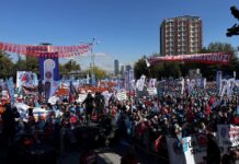 Vrede i Ankara: Mere end 100.000 arbejdere i protest for højere løn, mod privatisering og sparepolitik