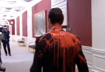 Historien bag Anders Foghs jakkesæt på Nationalmuseet