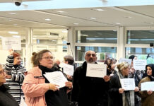 Rengøringsassistenter demonstrerer imod at de dumpes ved privatisering