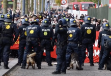 Reaktionær demo for remigration overdøvet og forstyrret af aktion